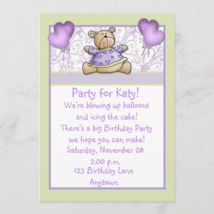 Invitation pourpre d'anniversaire d'ours mignon