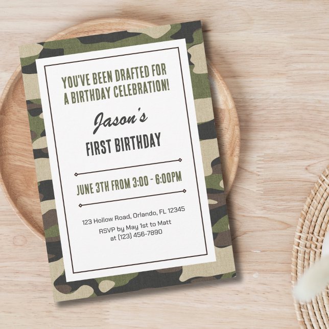 Invitation Premier anniversaire drôle Militaire Vert Camoufla (Créateur téléchargé)