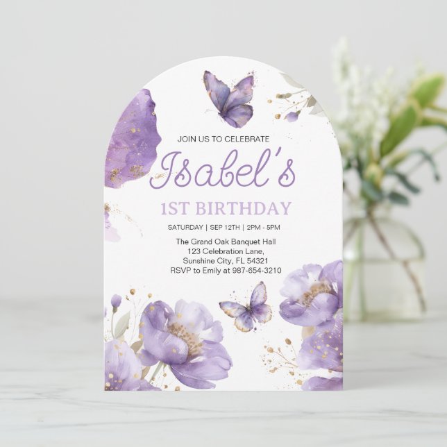 Invitation Premier anniversaire, Papillon aux fleurs violet e (Debout devant)