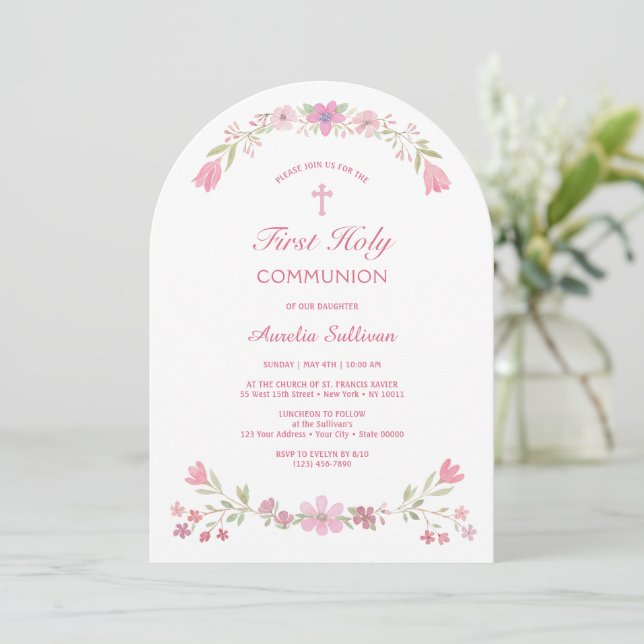 Invitation Première communion de l'arc de fleurs roses (Debout devant)