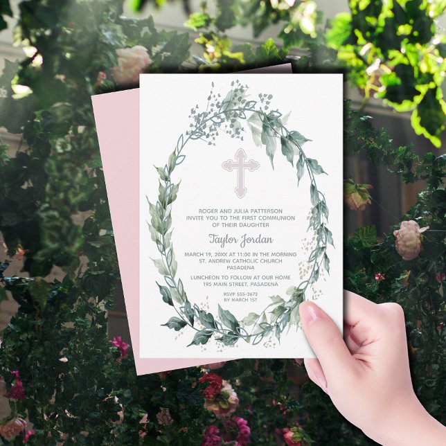Invitation Première communion élégante de la Croix rose de co (Elegant Wreath Pink Cross First Communion Invitations)