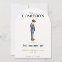 Première Communion Élégante Garçon en Prière