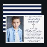 Invitation Première Sainte Communion Bleu Bleu Argent Stripes<br><div class="desc">Moderne Elegant Marine Bleu Première Sainte Communion Invitation avec Croix d'argent et photo. Bleu et blanc rayé en arrière.</div>