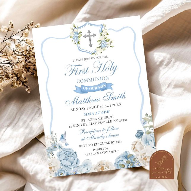 Invitation Première Sainte Communion Dusty Blue Crest et Flor (Créateur téléchargé)