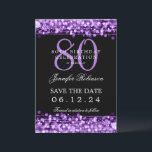 Invitation Purple 80th Birthday Enregistrer la date avec les<br><div class="desc">Design élégant "80th Birthday Party" avec des lumières à cordes violettes et nom personnalisé et texte de détails. Facile à utiliser et facile à personnaliser. Commandez aujourd'hui !</div>
