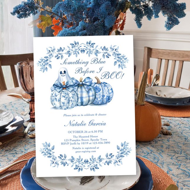 Invitation Quelque chose de bleu avant que je Boo Fête des ma (Something Blue before I Boo Chinoiserie Blue Bridal Shower Invitation for Halloween by Darling & May)