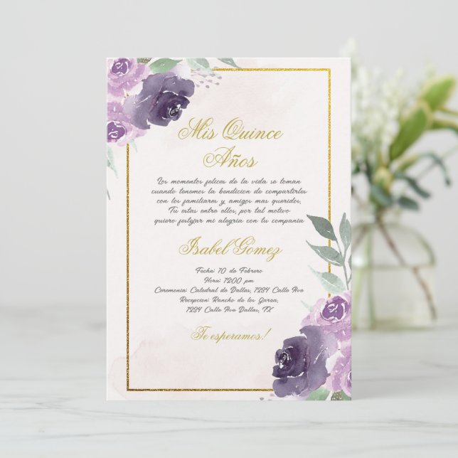 Invitation Quinceanera aux fleurs violettes beige (Debout devant)