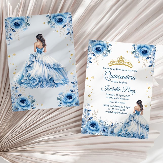 Invitation Quinceanera bleu clair princesse robe Tiara (Quinceanera Light Blue Princess Dress Tiara Invitation on a sunny neutral dry palm leaf.)