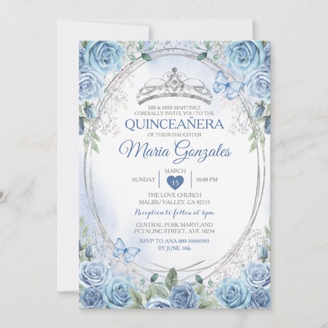 Invitation Quinceañera Bleu Dusty et Papillon Couronne Argent (Devant)