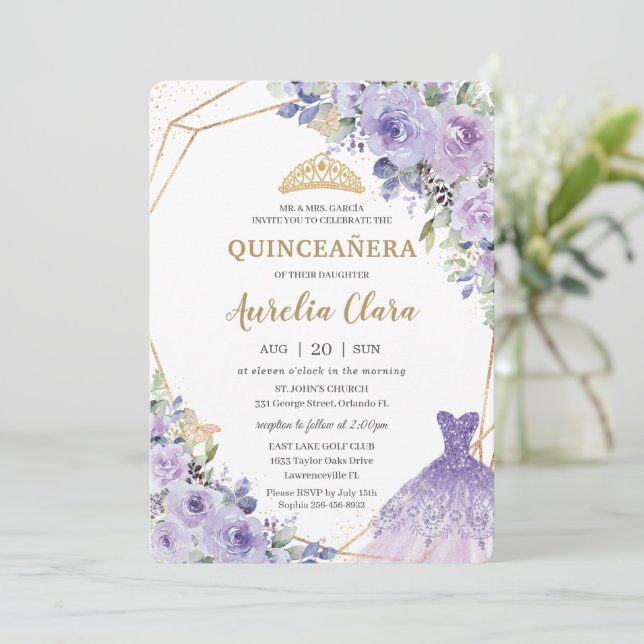 Invitation Quinceañera Purple Lilac Floral Tiara Princesse (Debout devant)