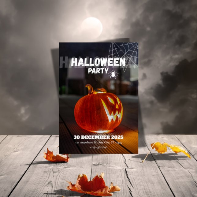 Invitation quirky euro-chic pour une fête d'Hallow ("A professional flat-lay mockup of your 'Spooky Halloween' invitation, )