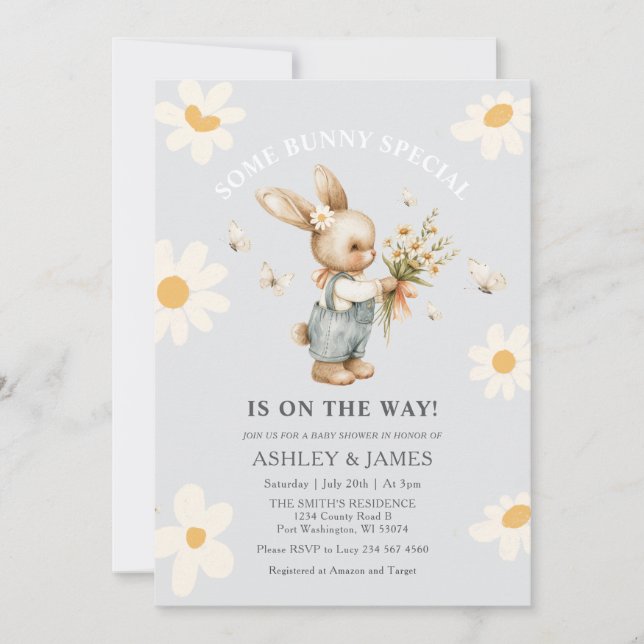 Invitation Rabbit Daisy Floral Un lapin est sur le chemin (Devant)