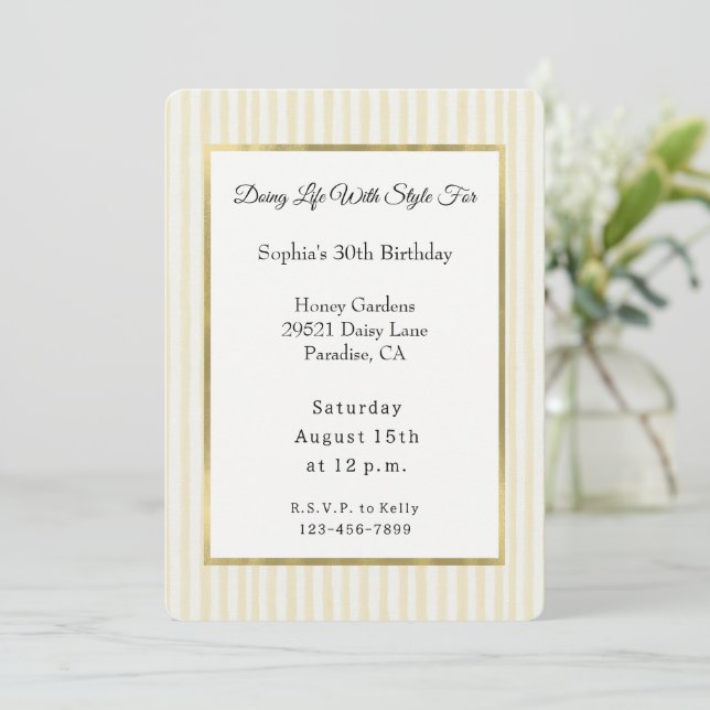 Invitation Rayures Jaunes Chic Anniversaire   (Debout devant)