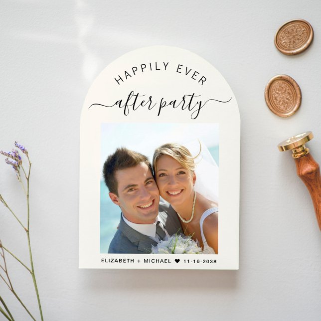 Invitation Réception de mariage à la crème d'arc de photo chi (An elegant arch Happily Ever After Party Invitation to set the tone for an unforgettable event)