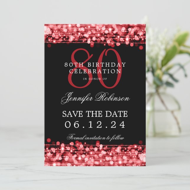 Invitation Red 80th Birthday Enregistrer la date (Debout devant)
