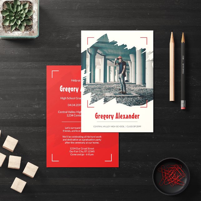 Invitation Red Edgy Abstrait Brushstroke Photo Graduation (Créateur téléchargé)