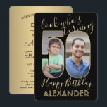 Invitation Regardez qui est 50 Black & Gold Anniversaire Part<br><div class="desc">Regardez qui a 50 ans ! Famille Invitation et amis à une élégante célébration du cinquantième anniversaire pour lui ou elle avec personnalisation 2 invitations de fête photo. Les images et le libellé de ce modèle sont simples à personnaliser. (CONSEIL EN MATIÈRE DE PLACEMENT D'IMAGE : Une façon simple de...</div>