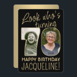 Invitation Regardez qui est 70 Black & Gold Anniversaire Part<br><div class="desc">Regardez qui a 70 ans ! Famille Invitation et amis à une élégante fête du 70e anniversaire pour lui ou elle avec 2 invitations personnalisées de fête photo. Les images et le libellé de ce modèle sont simples à personnaliser. (CONSEIL EN MATIÈRE DE PLACEMENT D'IMAGE : Une façon simple de...</div>