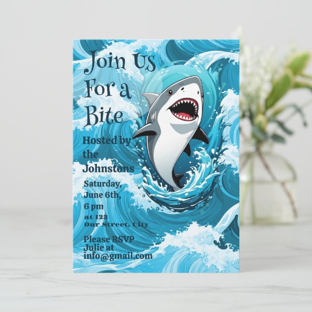 Invitation Rejoignez-nous pour une fête de requin mordant (Debout devant)