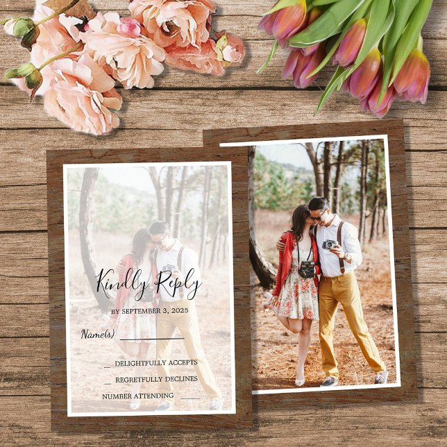Invitation Réponse de mariage photo en bois de grange de camp (Rustic country barn wood photo wedding RSVP Invitation.)
