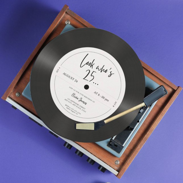 Invitation Retro vinyl record look who’s 25, 25th birthday  (Créateur téléchargé)