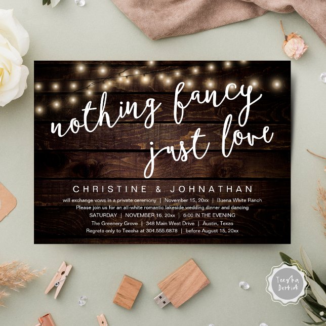 Invitation Rien de fantaisiste, juste un dîner de mariage rus (Nothing Fancy, Just Love Rustic Wedding Dinner Invitation Card PDF String Lights Dark Brown Wood)