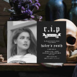 Invitation RIP Années 20 Funérailles Funny 30e Anniversaire P<br><div class="desc">Ce design drôle mais éffrayant présente un thème funéraire avec une typographie grave et vintage sur un arrière - plan noir, avec une photo que vous pouvez customiser avec votre propre. Personnalisez l'invitation avec vos détails et si vous voulez réorganiser le style et le placement du texte, veuillez appuyer sur...</div>