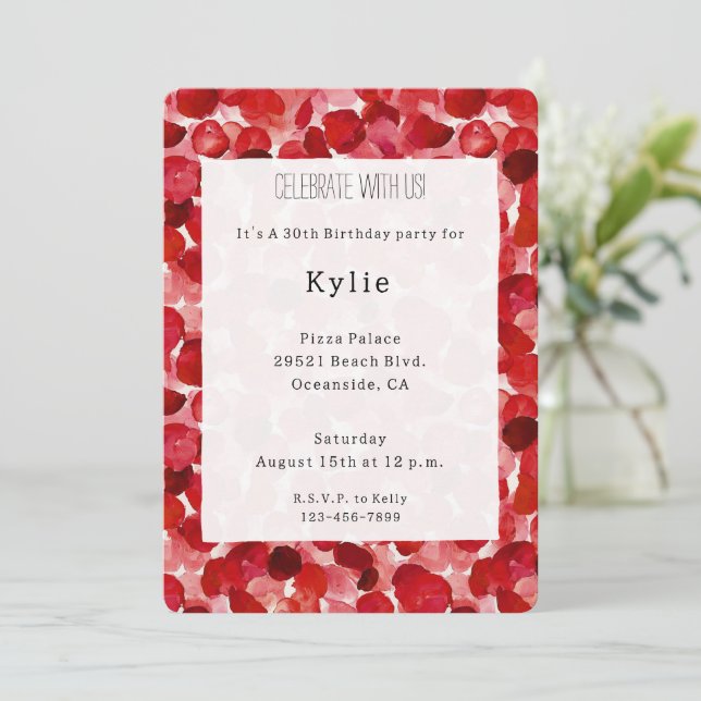 Invitation Romantique Rose Rouge Petals Floral Anniversaire (Debout devant)