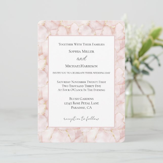 Invitation Rose Pâle Doré Pétales De Rose Fleur De Mariage (Debout devant)
