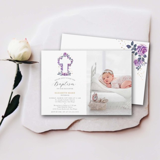Invitation Rose violet Croix blanche bébé bébé bébé Baptême p (purple roses white cross floral frame baby girl baptism christening invitation elegant modern classy)