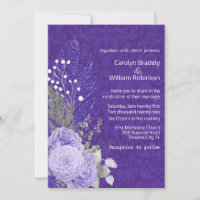 Roses lavande sur mariage damassé violet