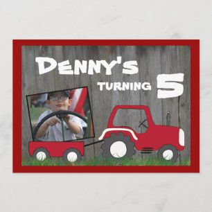 Invitation rouge d'anniversaire de tracteur :