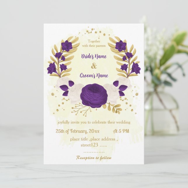 Invitation royal violet blanc fleurs or couronne mariage (Debout devant)