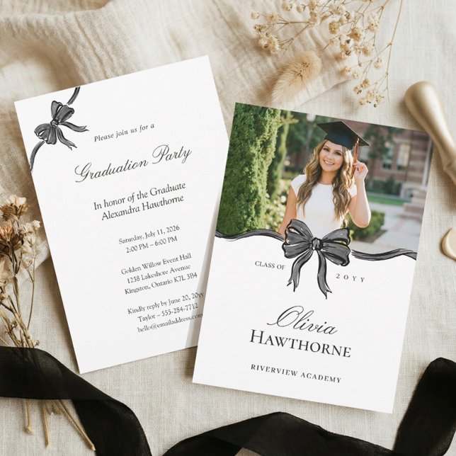 Invitation Ruban à nœud noir élégant et stylé pour photo de r (Elegant Stylish Black Bow Ribbon Photo Graduation Invitation)