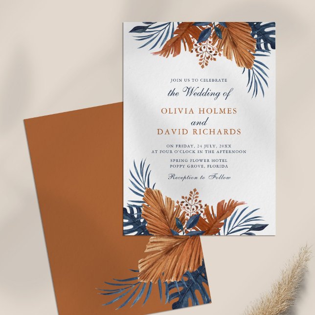 Invitation Russe Brown et Mariage Feuille de nuit (Rustic Brown and Midnight Blue Leaves Wedding Invitation on a table.)