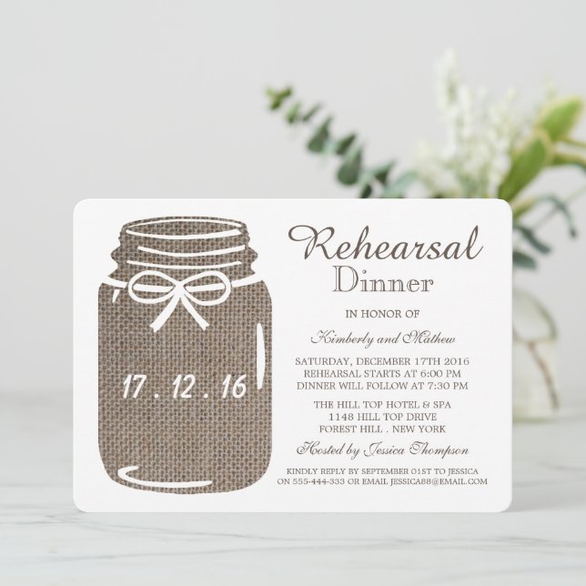 Invitation Rustic Burlap Mason Jar Dîner de répétition Mariag (Debout devant)