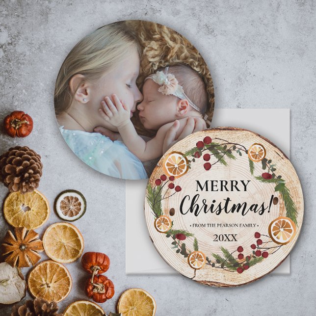Invitation Rustic Family Photo Bois Joyeux feuillage de Noël (Rustic wood cut Merry Christmas round family holiday card. )