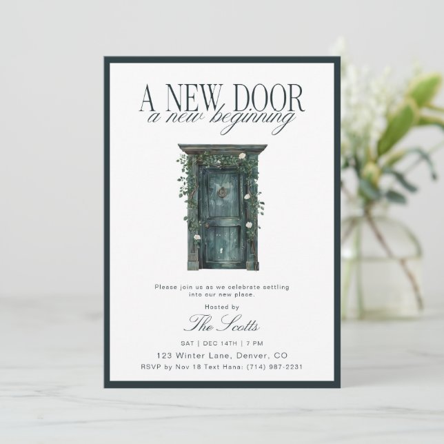 Invitation Rustic Green Door New Home Housewarming  (Debout devant)