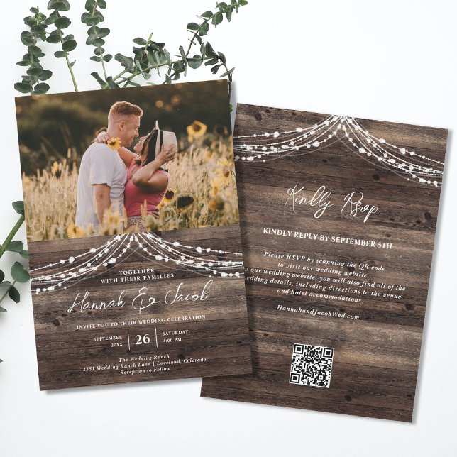 Invitation Rustique Barne Bois Chaîne Lumière QR Code RSVP Ma (Rustic Wood String Lights QR  RSVP Wedding Invitations)