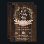 Invitation Rustique Citrouille Pampas Wreath fête de 40e anni<br><div class="desc">Citrouille rose et chic de campagne avec du blush séché à la terre cuite rose hydrangea floral avec des pampas et d'autres herbes séchées ornées d'une couronne de brindilles avec le design "40th Birthday Party" sur un arrière - plan en faux bois teinté foncé. Ce design composite boisé rustique de...</div>