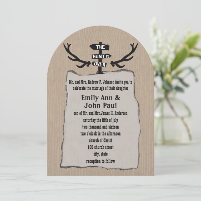 Invitation Rustique La Chasse Est Terminée Mariage montré sur (Debout devant)