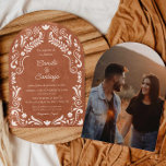 Invitation Rustique Terracotta espagnol Photo Arch Mariage<br><div class="desc">Annoncez votre journée spéciale avec ce faire-part de mariage rustique en terre cuite avec un design d'arche photo espagnole. Écrit entièrement en espagnol, il conviendra parfaitement aux couples qui souhaitent célébrer leur patrimoine ou organiser une cérémonie en espagnol. Avec des tons chauds et terreux et une esthétique intemporelle, cette invitation...</div>