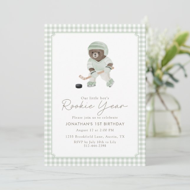 Invitation Sage Green Gingham Hockey Rookie Year Teddy Bear  (Debout devant)
