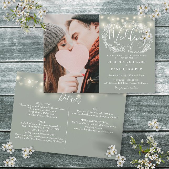 Invitation Sage Green String Lights Photo Tout en un Mariage (Sage Green String Lights Photo All In One Wedding Invitation)