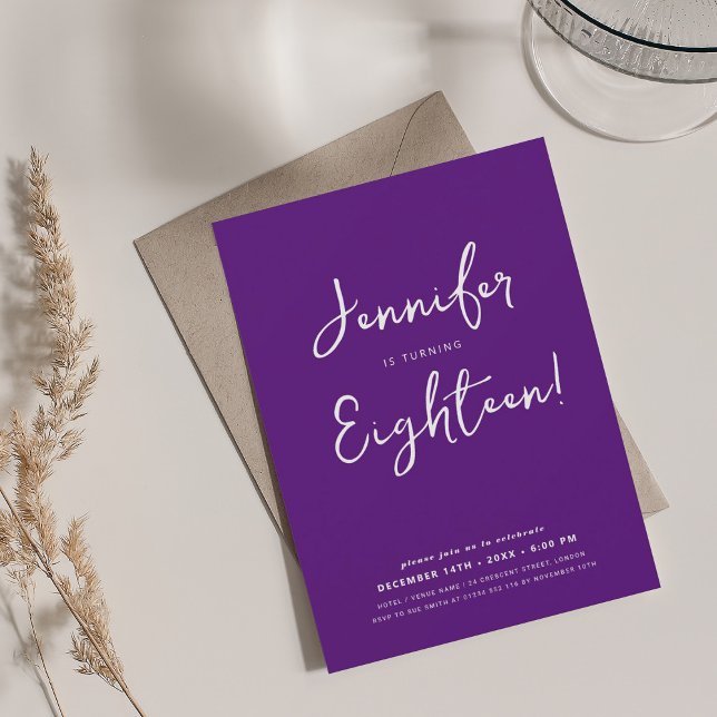 Invitation Script minimal moderne 18ème anniversaire fête vio (Modern Minimal Script 18th Birthday Party Purple Invitation)