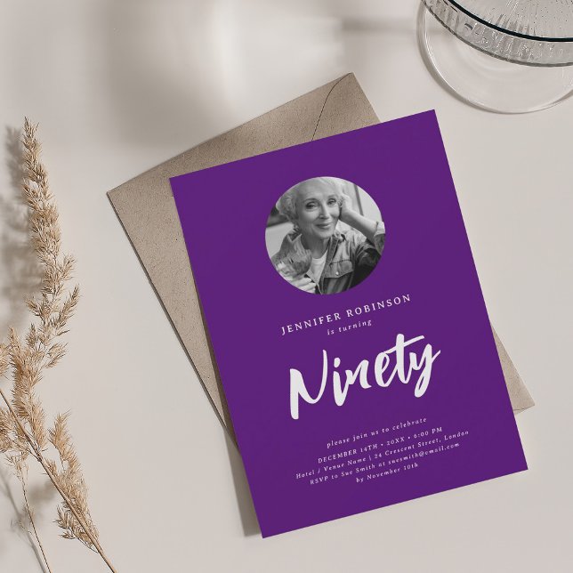 Invitation Script minimal photo 90e anniversaire violet (Minimal Script Photo 90th Birthday Purple Invitation)