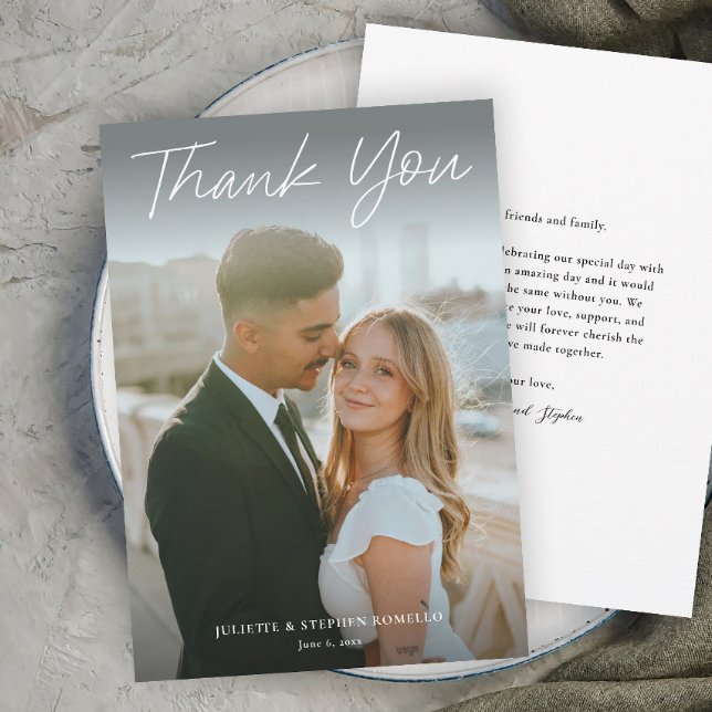 Invitation Script moderne Mariage photo simple Merci (A 2-sided Modern photo wedding thank you card with handwritten script typography overlay.)