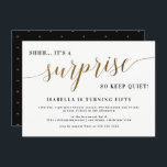 Invitation Script moderne or élégant Surprise Anniversaire<br><div class="desc">Script moderne Gold élégant Surprise Anniversaire fête.</div>