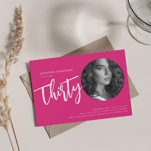 Invitation Script moderne Photo 30e anniversaire fête Hot ros (Modern Script Photo 30th Birthday Party Hot Pink Invitation)