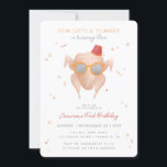 Invitation Série T.V. Friends | Premier anniversaire de la Tu<br><div class="desc">Fêtez votre prochain anniversaire avec l'Invitation d'anniversaire des FRIENDS™ 'Turkey Chalkboard Birthday Invitation'. Inspirée par l'émission télévisée bien-aimée, cette invitation ajoute une touche d'humour et de nostalgie à votre événement spécial. Avec sa dinde emblématique aux lunettes de soleil et son fez, rappelant l'inoubliable moment de Thanksgiving de Monica, dressée contre...</div>